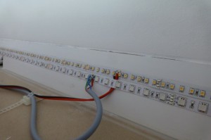 indirekte Beleuchtung - mit RGB und weißen LED-Streifen